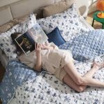 Bedsure Floral Quilt Set Queen – Reversible Blue & White Quilt Bedding Set, Daisy Design Bedspread, 3 Pieces Microfiber Lightweight Coverlet with 2 Pillow Shams for All Seasons (90″x96″)